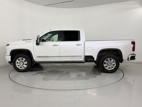 Used 2024 Chevrolet Silverado 2500 High Country w/ High Country Premium Package AWD/4WD image 2