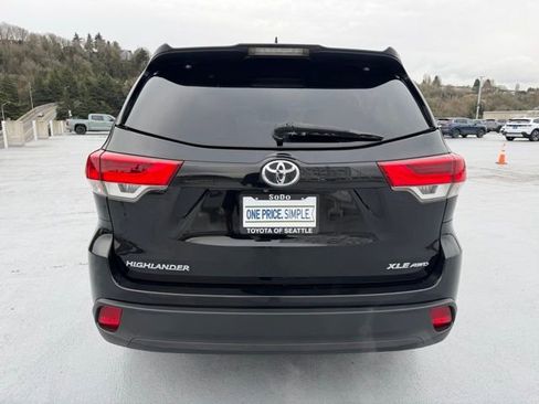 Used 2017 Toyota Highlander XLE image 7