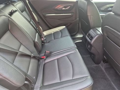 Used 2024 GMC Terrain SLT AWD/4WD image 32