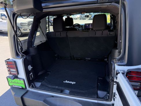 Used 2015 Jeep Wrangler Unlimited Sport w/ Quick Order Package 24S AWD/4WD image 18