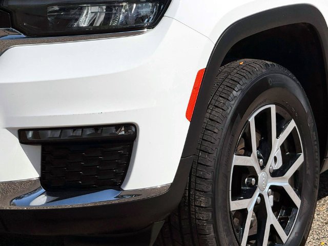 Used 2023 Jeep Grand Cherokee L Limited AWD/4WD image 10