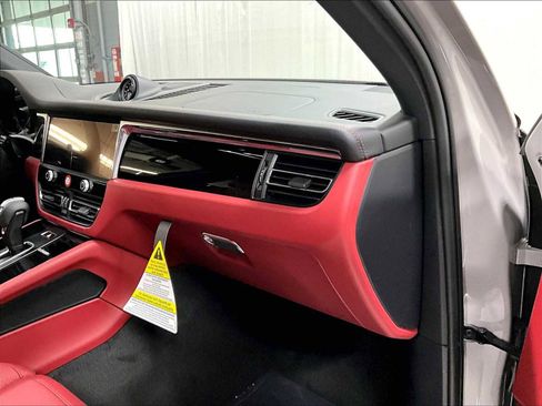 New 2026 Porsche Macan image 27