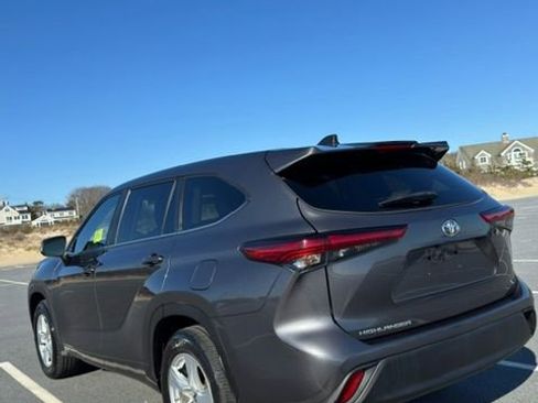 Used 2023 Toyota Highlander L FWD image 7