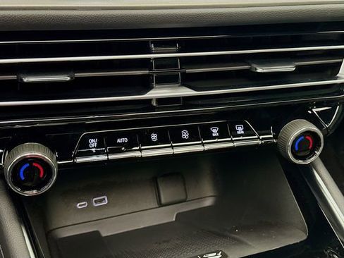 New 2026 Chevrolet Traverse LT w/ Sun and Wheel Package image 18