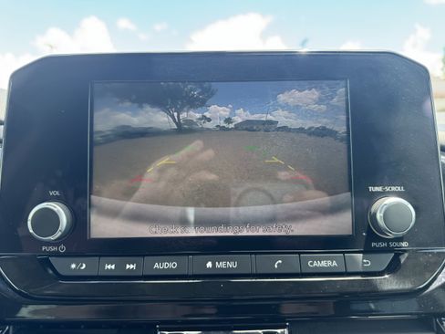 Used 2022 Nissan Pathfinder SV FWD image 17
