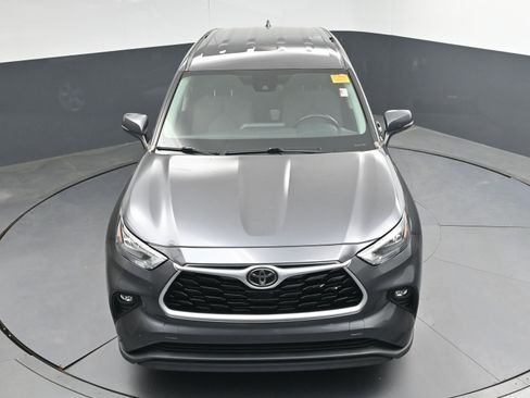 Used 2020 Toyota Highlander LE image 32