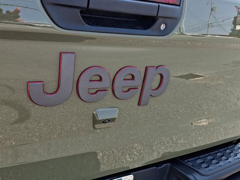 Used 2026 Jeep Gladiator Rubicon AWD/4WD image 32