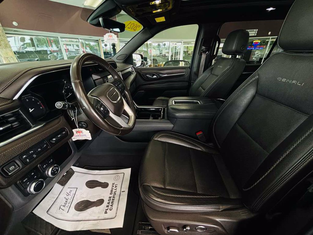 Used 2021 GMC Yukon XL Denali w/ Advanced Technology Package AWD/4WD image 29
