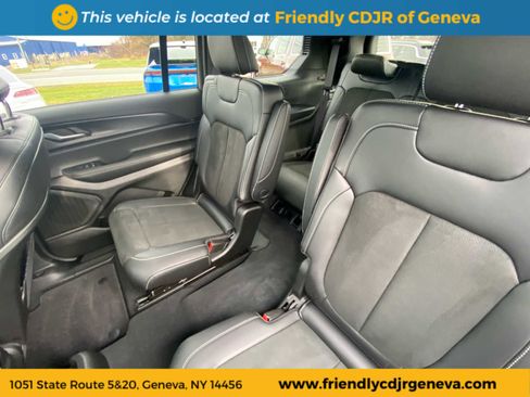 Used 2025 Jeep Grand Cherokee L Altitude image 11