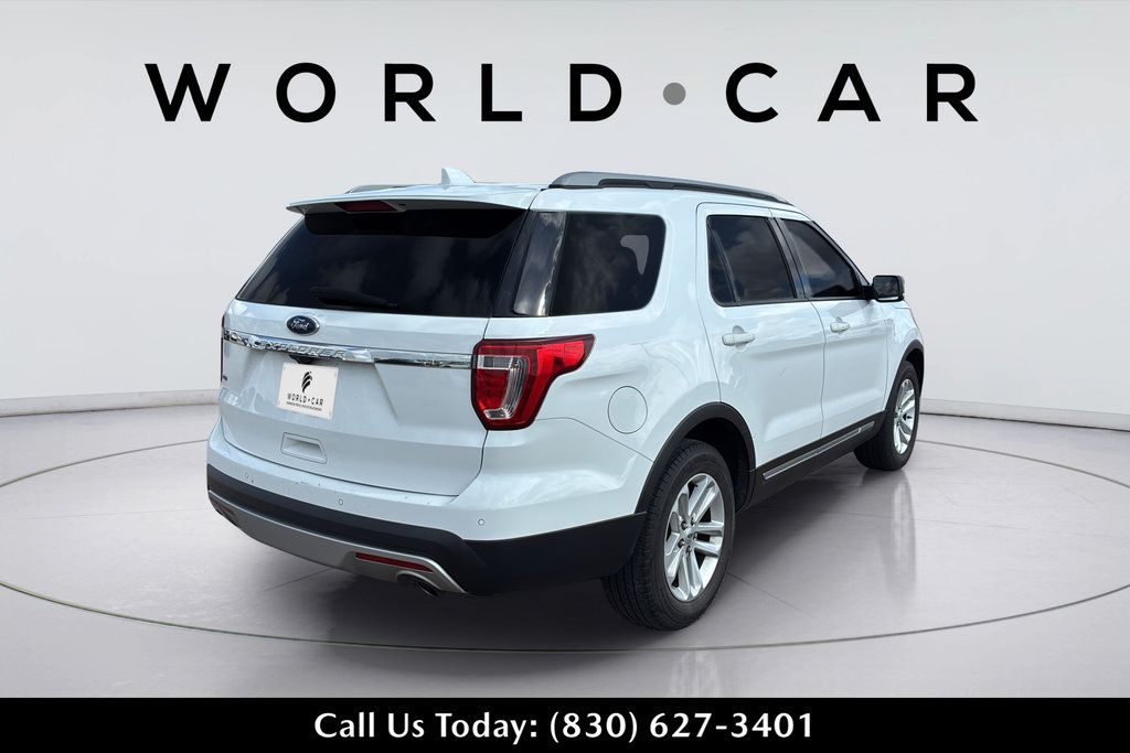 Used 2017 Ford Explorer XLT w/ Equipment Group 202A FWD image 17
