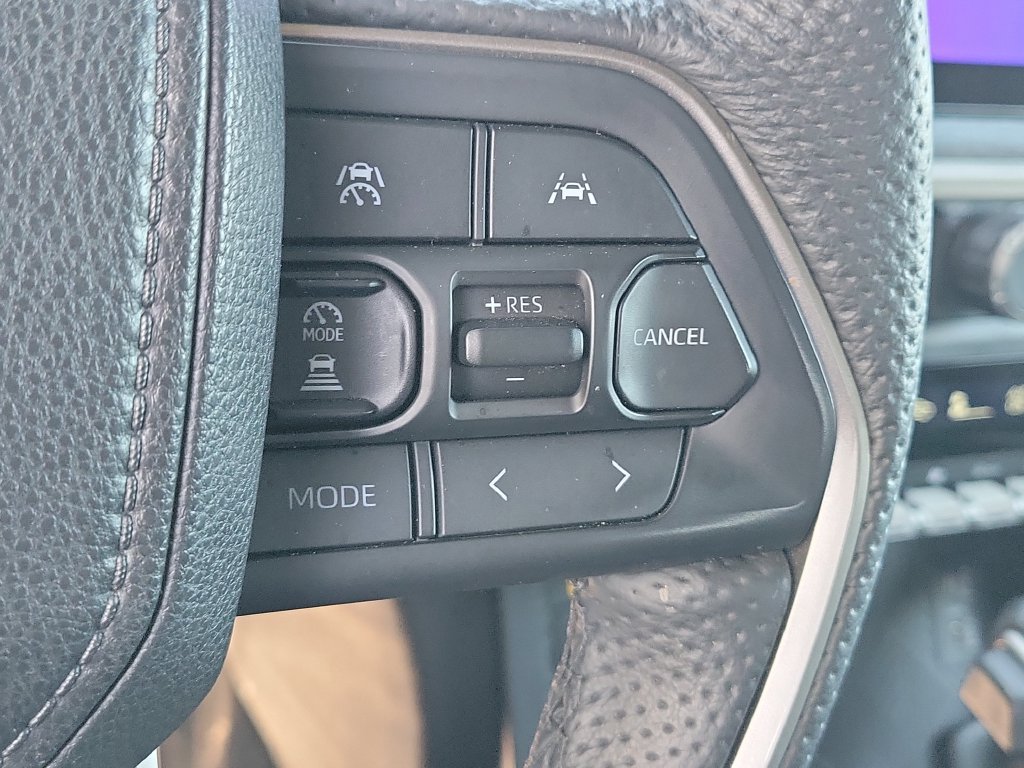 Used 2025 Toyota Tacoma Limited AWD/4WD image 10