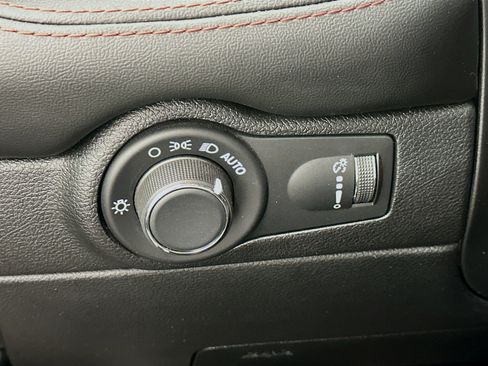 Used 2025 Dodge Durango GT image 17