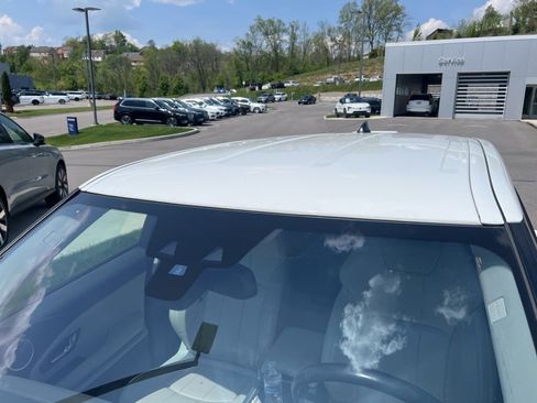 Used 2017 Land Rover Range Rover Evoque SE AWD/4WD image 4