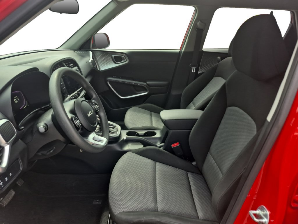 Used 2025 Kia Soul LX w/ LX Technology Package FWD image 9