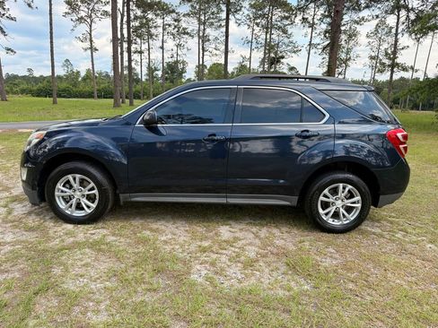 Used 2017 Chevrolet Equinox LT w/ Convenience Package FWD image 2