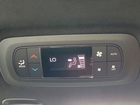 New 2026 Chrysler Pacifica Pinnacle image 15