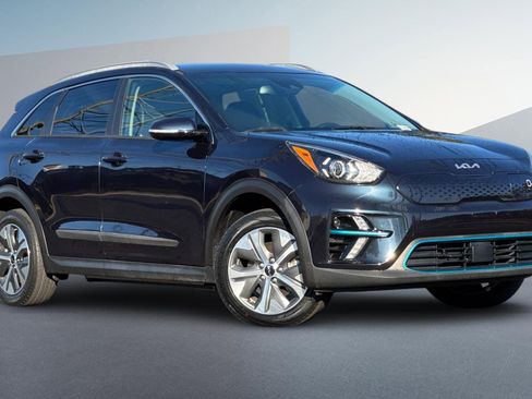 Used 2022 Kia Niro EX image 2