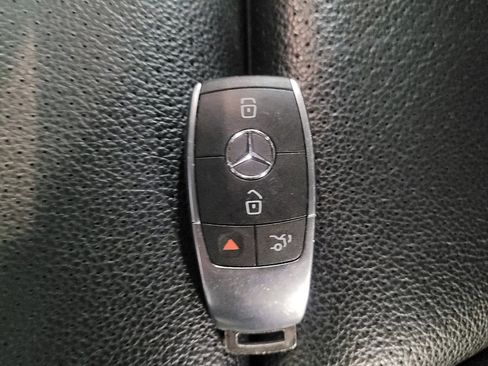 Used 2020 Mercedes-Benz GLC 300 4MATIC image 32