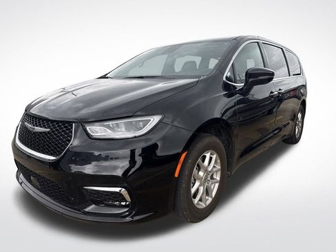 Used 2025 Chrysler Pacifica Select FWD image 4