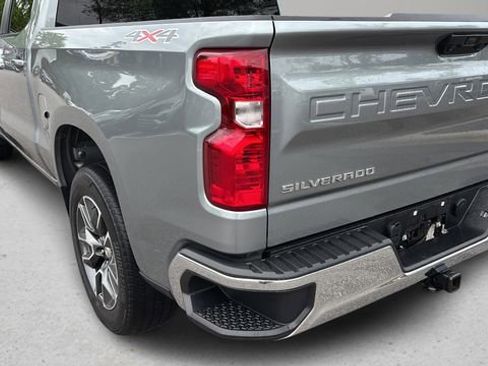Used 2023 Chevrolet Silverado 1500 LT AWD/4WD image 34