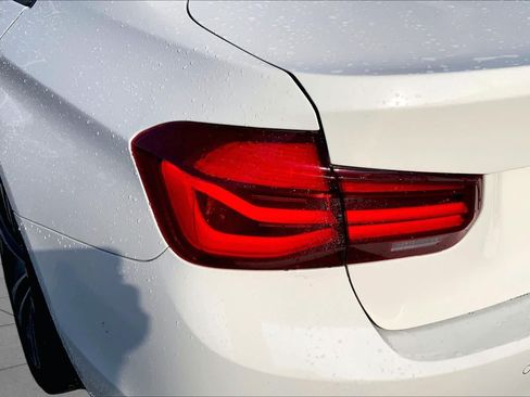 Used 2018 BMW 330e w/ Premium Package RWD image 24