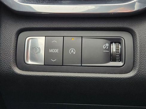 Used 2025 GMC Acadia Elevation image 22