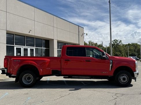 Used 2025 Ford F350 XLT image 2