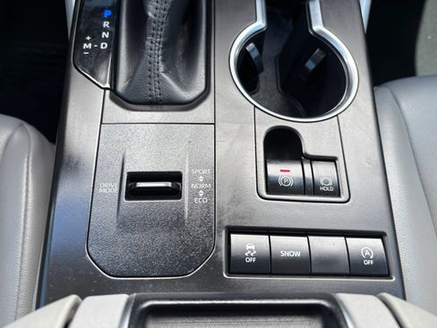 Used 2020 Toyota Highlander XLE FWD image 16