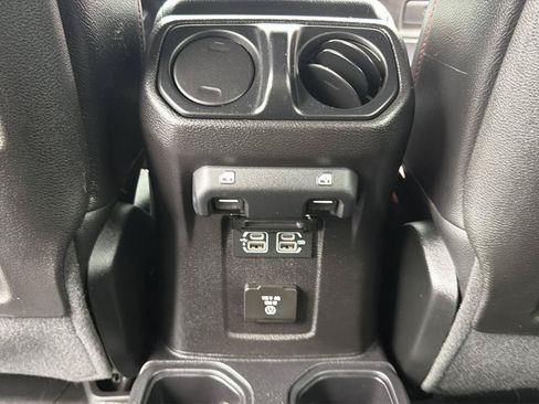 Used 2018 Jeep Wrangler Unlimited Rubicon AWD/4WD image 14