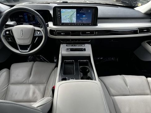 Used 2025 Lincoln Aviator Reserve w/ Equipment Group 201A image 15