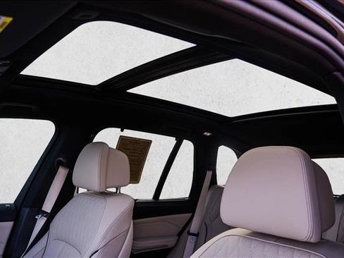Used 2025 BMW X5 M60i AWD/4WD image 11