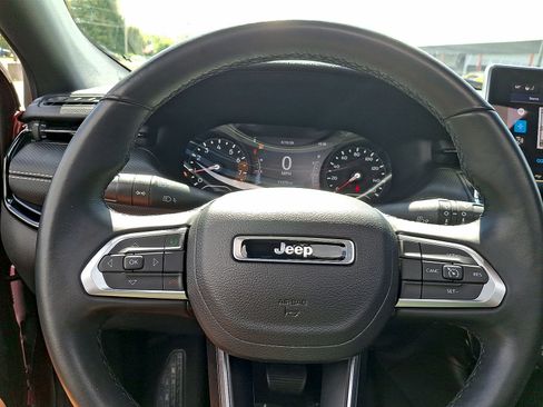 Used 2022 Jeep Compass Latitude w/ Sun and Sound Group AWD/4WD image 16