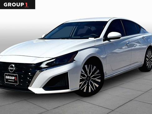 Used 2023 Nissan Altima 2.5 SV FWD image 1