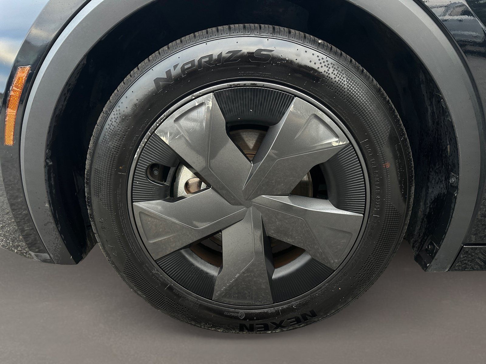 Used 2025 Toyota Prius LE FWD image 10