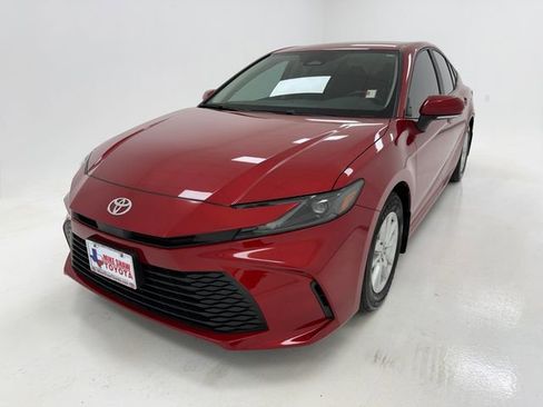 Used 2025 Toyota Camry LE FWD image 4