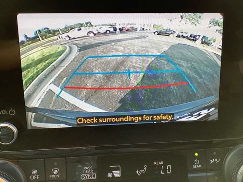 Used 2023 Toyota Highlander LE FWD image 28