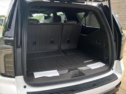 New 2026 Chevrolet Suburban Z71 w/ Z71 Off-Road Package AWD/4WD image 5
