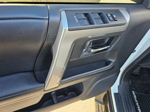 Used 2018 Toyota 4Runner SR5 Premium image 20