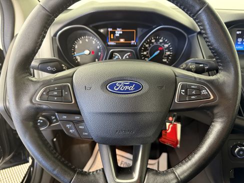 Used 2015 Ford Focus SE w/ SE Ecoboost Package image 25