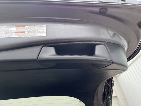 Used 2022 Toyota RAV4 SE image 31