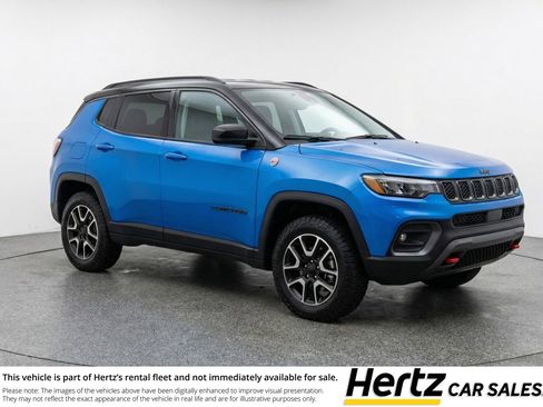 Used 2025 Jeep Compass Trailhawk image 1