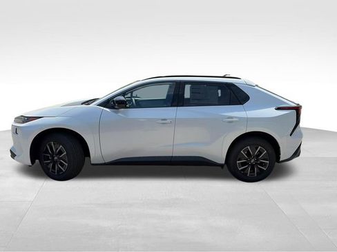 New 2026 Subaru Solterra AWD/4WD image 2