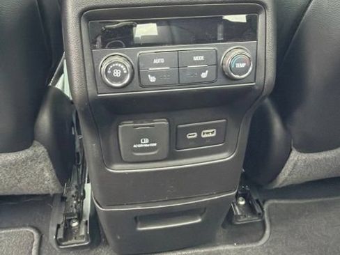 Used 2020 GMC Acadia SLT w/ Driver Alert Package II AWD/4WD image 8