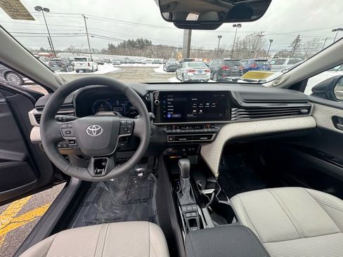 Used 2025 Toyota Camry XLE w/ Premium Plus Package AWD/4WD image 12