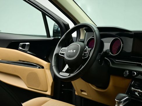 Certified 2022 Kia Carnival EX image 69