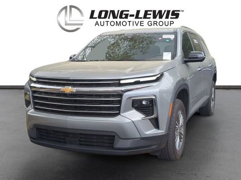 Used 2024 Chevrolet Traverse LT FWD image 1