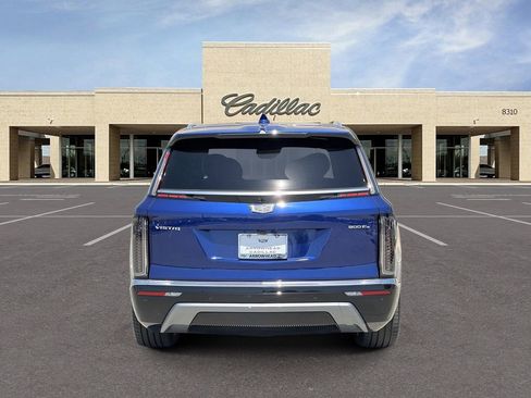 Used 2026 Cadillac Vistiq Premium Luxury w/ LPO, Floor Liner Package AWD/4WD image 6
