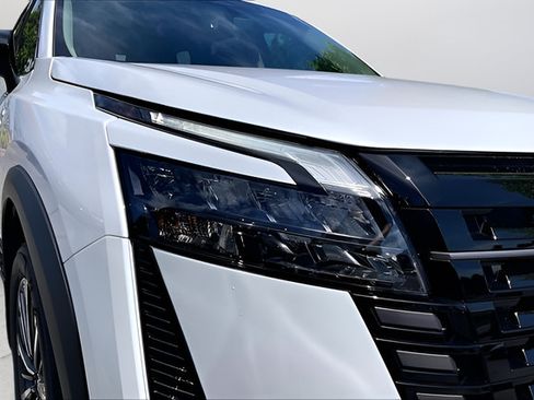 New 2026 Nissan Pathfinder Platinum AWD/4WD image 16