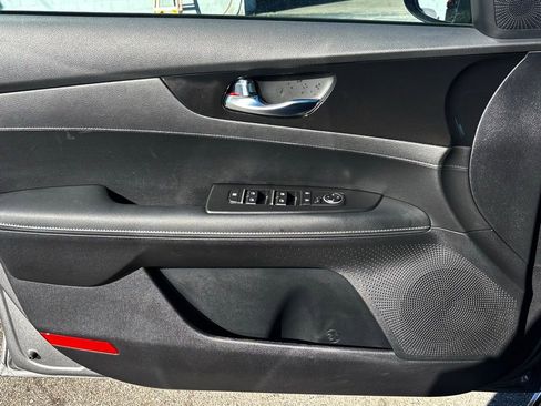 Used 2024 Kia Forte GT-Line image 12