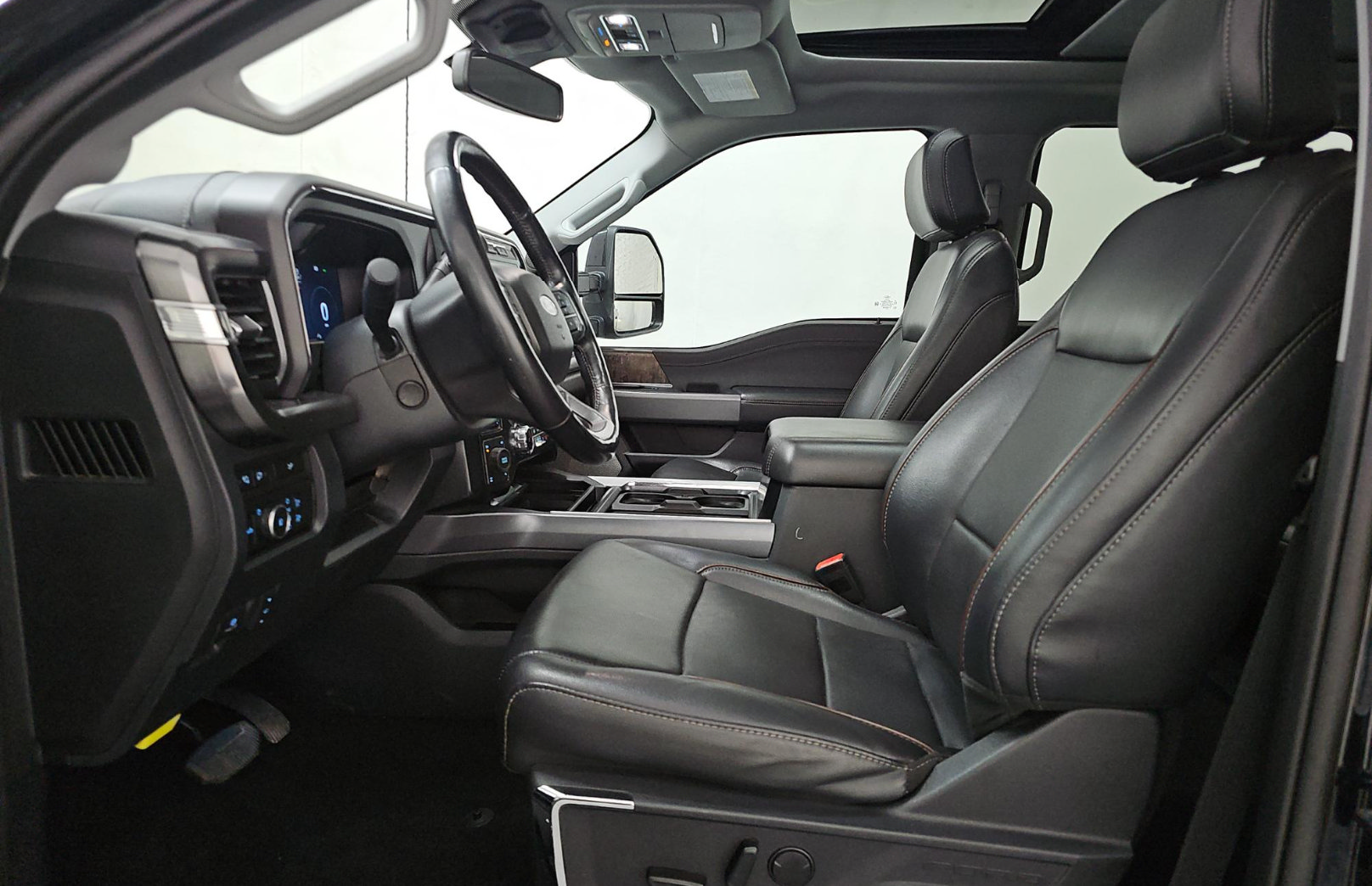 Used 2024 Ford F250 Lariat w/ Sport Appearance Package AWD/4WD image 7
